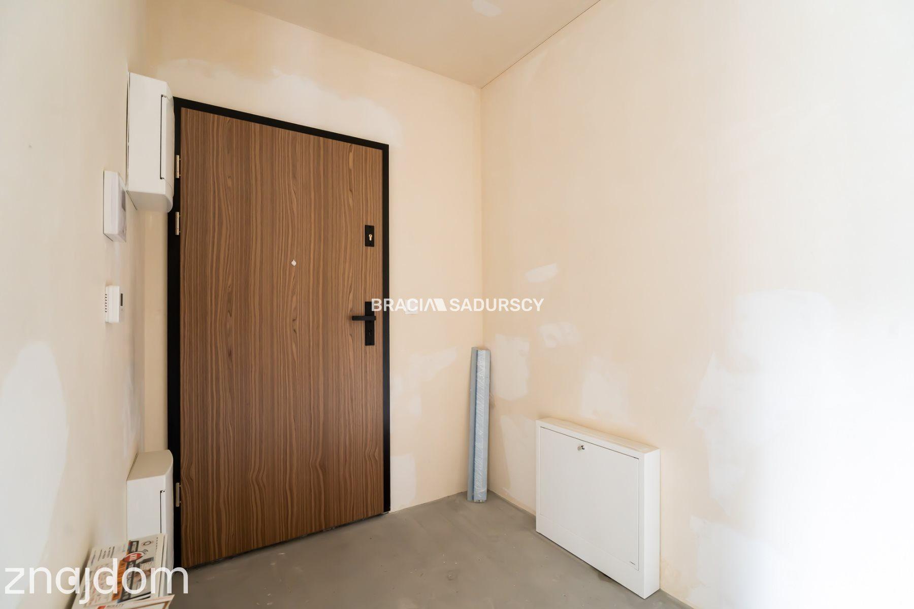 Nowoczesny jasny apartament w otoczeniu zieleni - zdjęcie 12