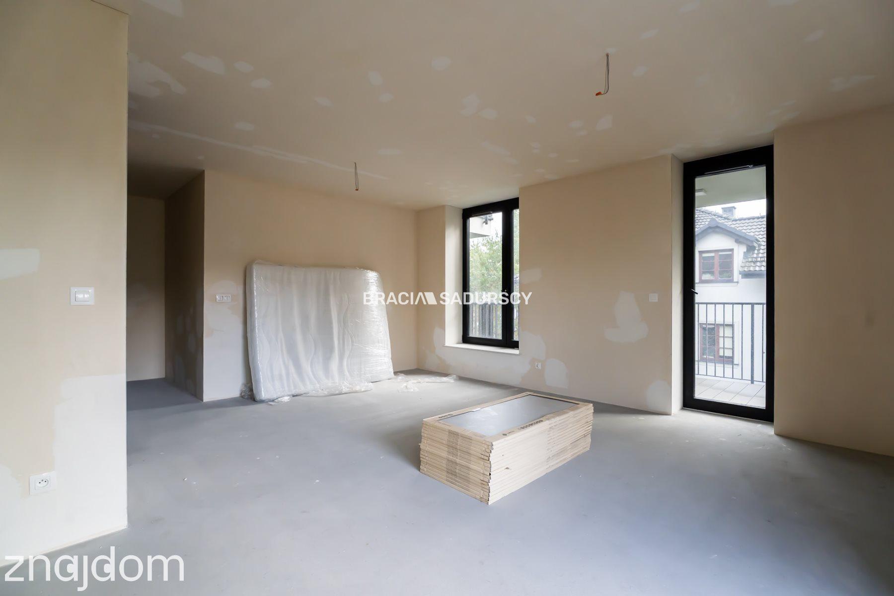 Nowoczesny jasny apartament w otoczeniu zieleni - zdjęcie 14