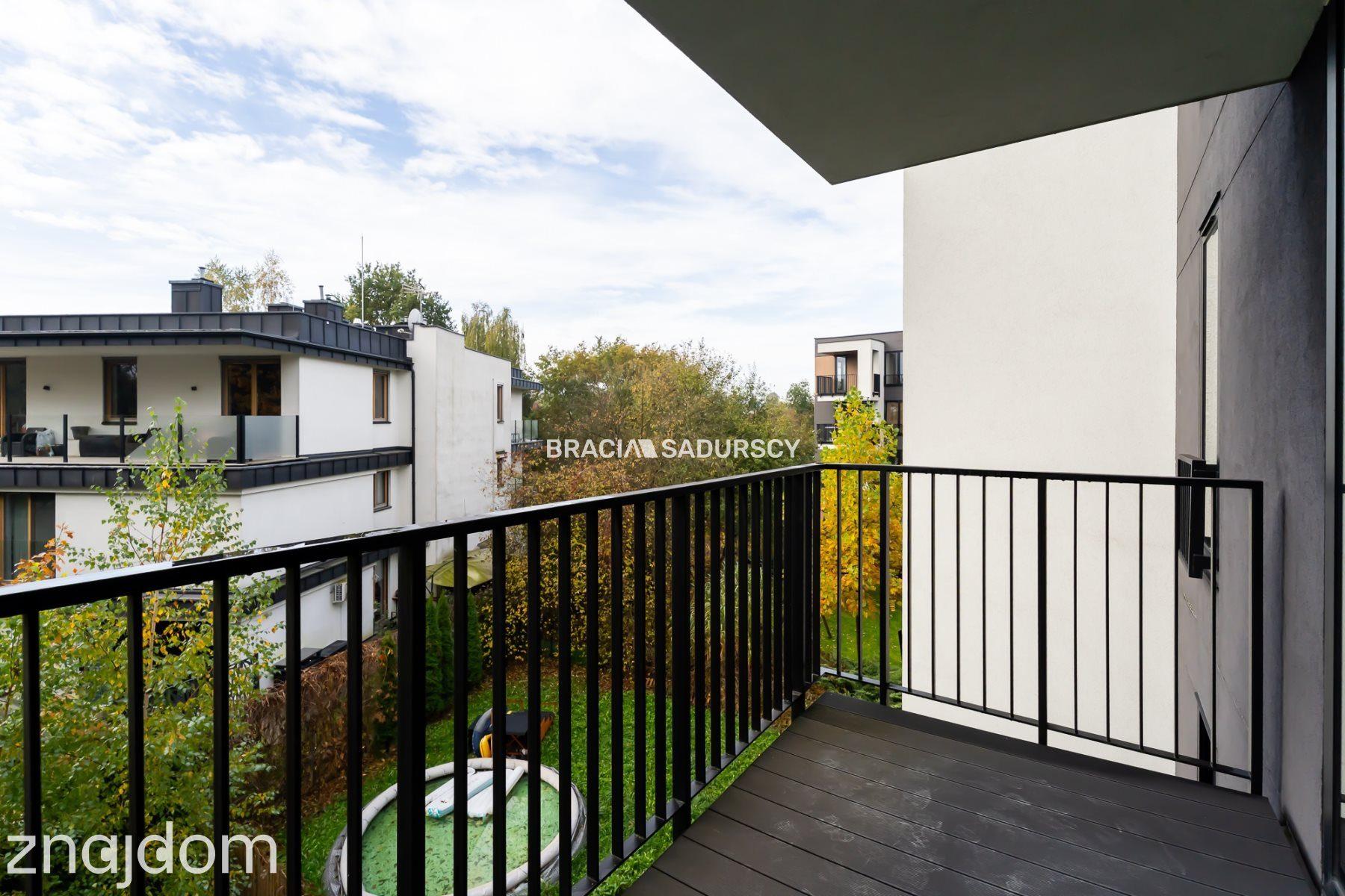 Nowoczesny jasny apartament w otoczeniu zieleni - zdjęcie 6