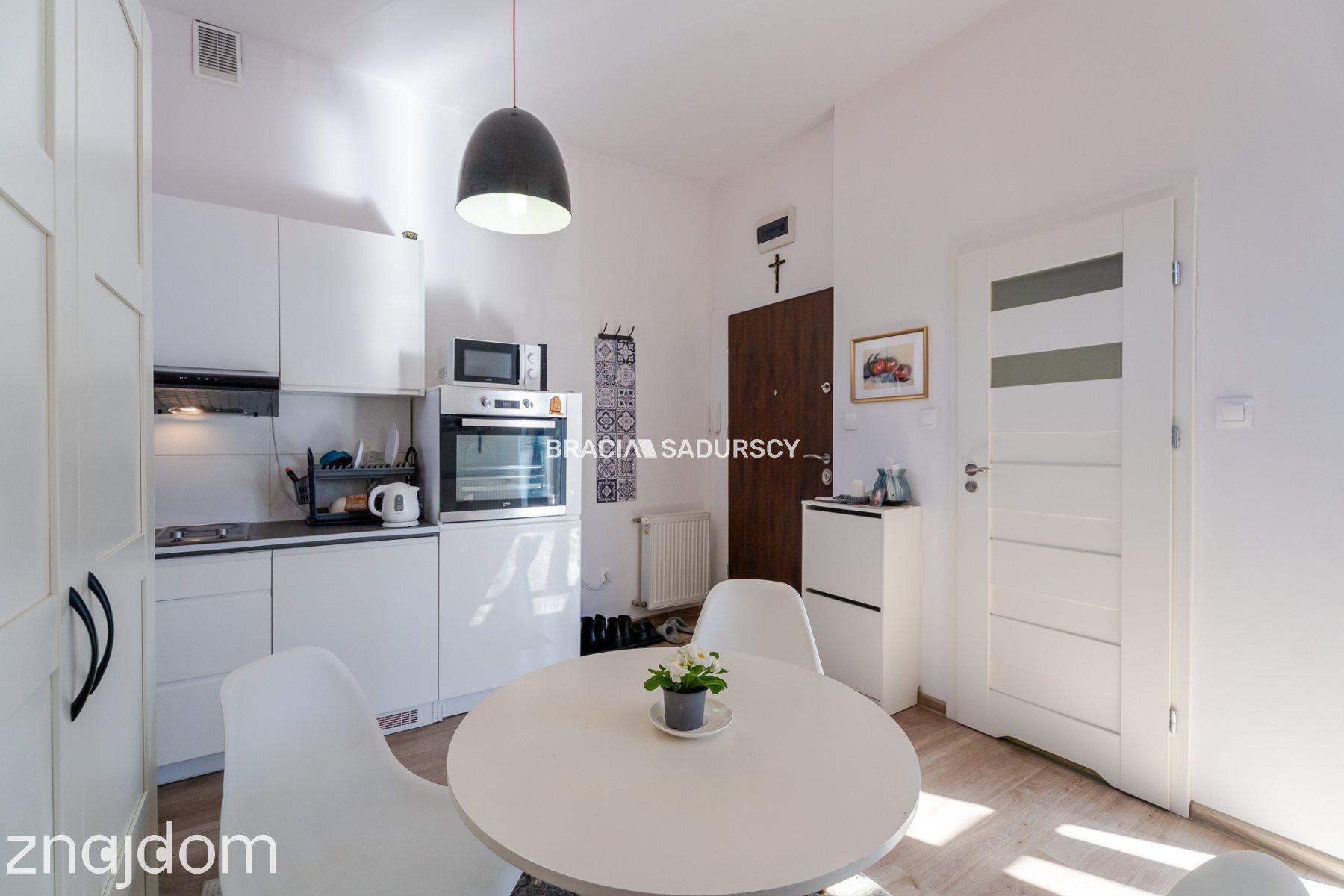 Przytulna kawalerka 21,5 m² z balkonem - zdjęcie 2