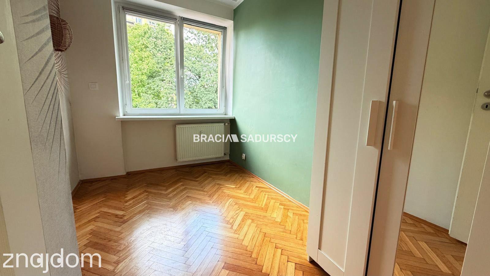 Trzypokojowe M z oddzielną kuchnią blisko centrum - zdjęcie 11