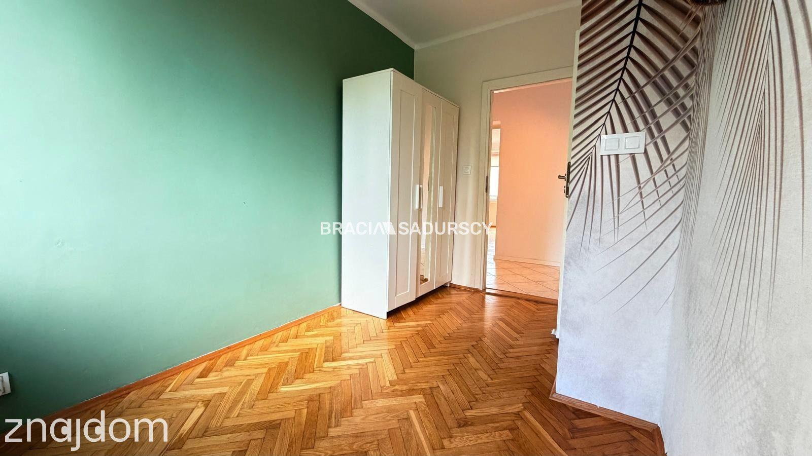 Trzypokojowe M z oddzielną kuchnią blisko centrum - zdjęcie 12