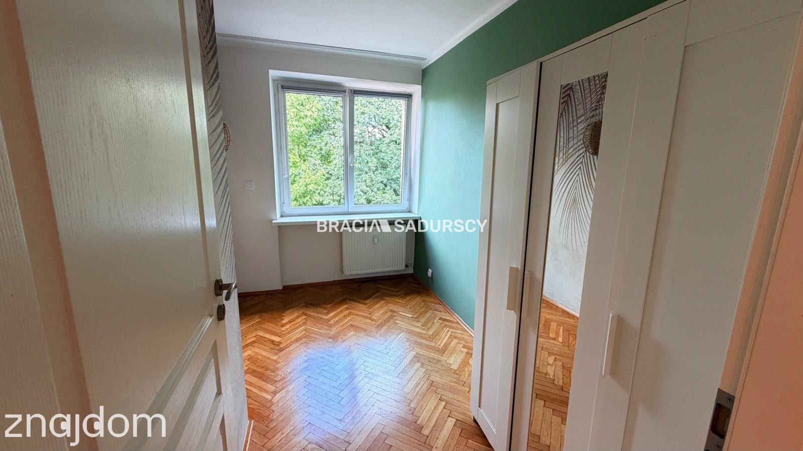 Trzypokojowe M z oddzielną kuchnią blisko centrum - zdjęcie 14