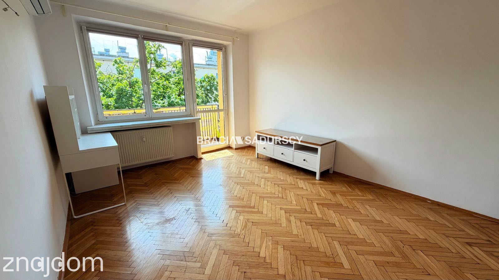 Trzypokojowe M z oddzielną kuchnią blisko centrum - zdjęcie 5