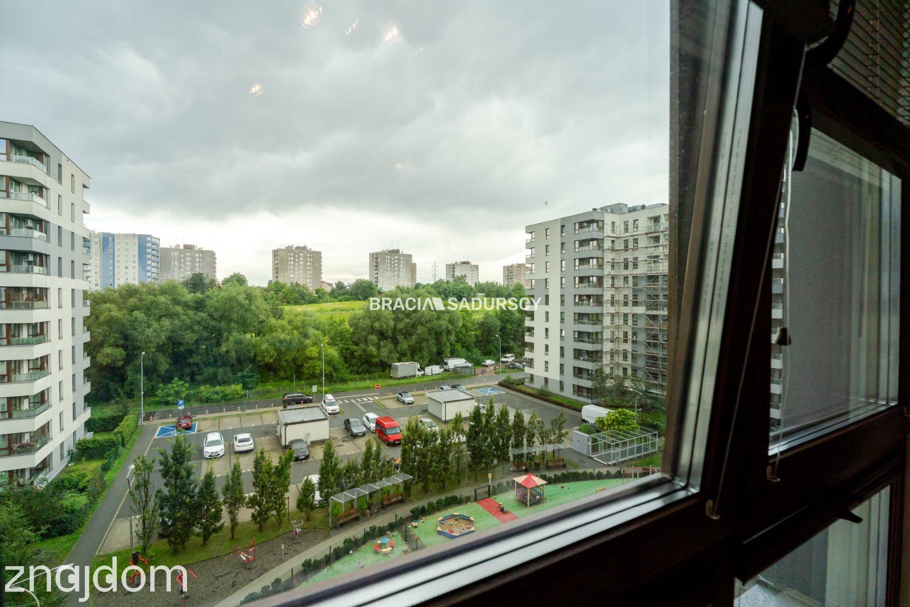 Jasne mieszkanie w nowym budynku - zdjęcie 12
