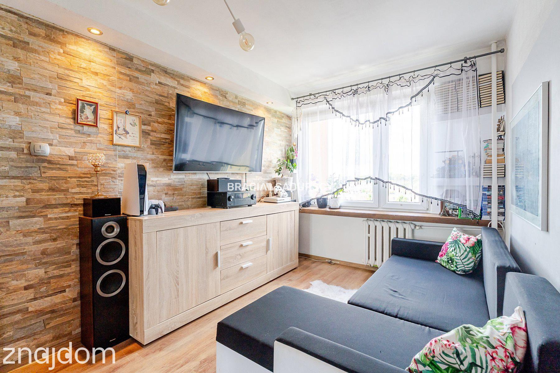 3 pok/ duży balkon/ winda/ ul. Walerego Sławka.