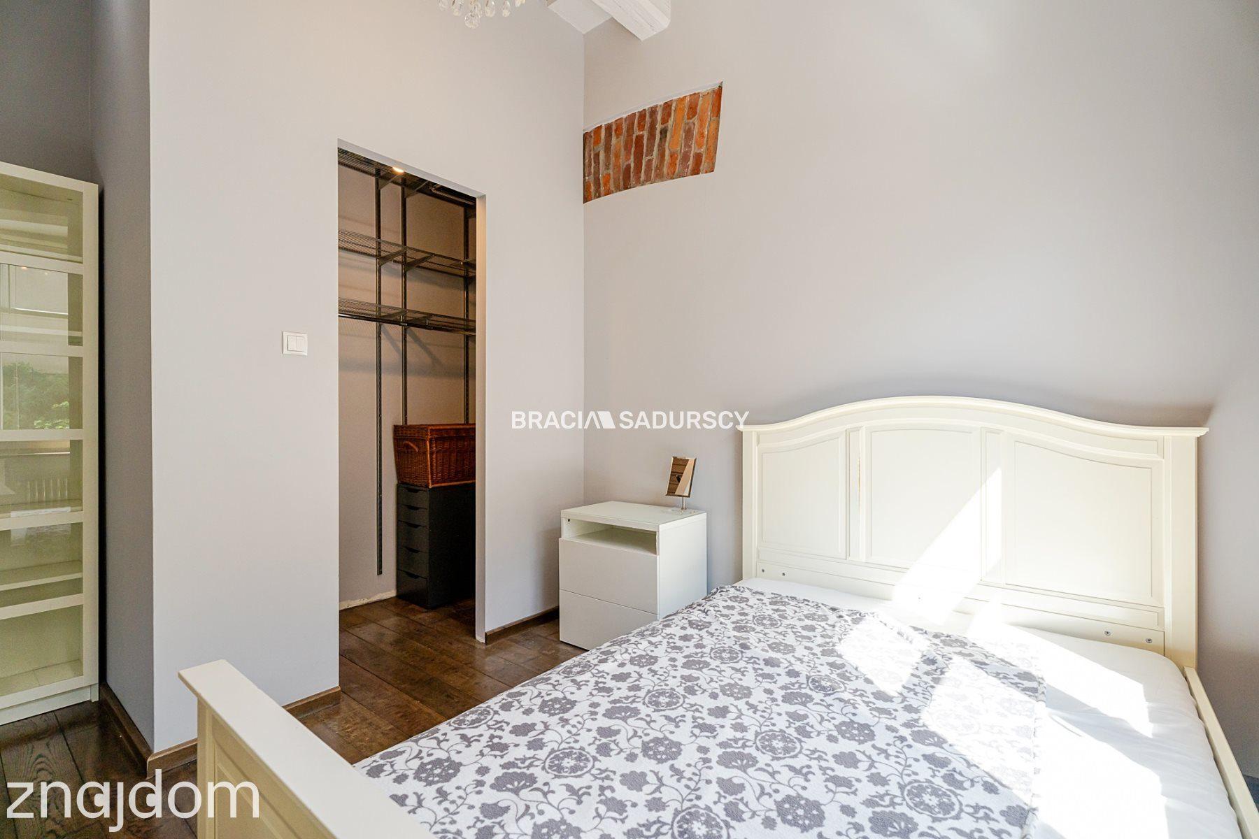 Dwupokojowy apartament z historycznym charakterem - zdjęcie 10