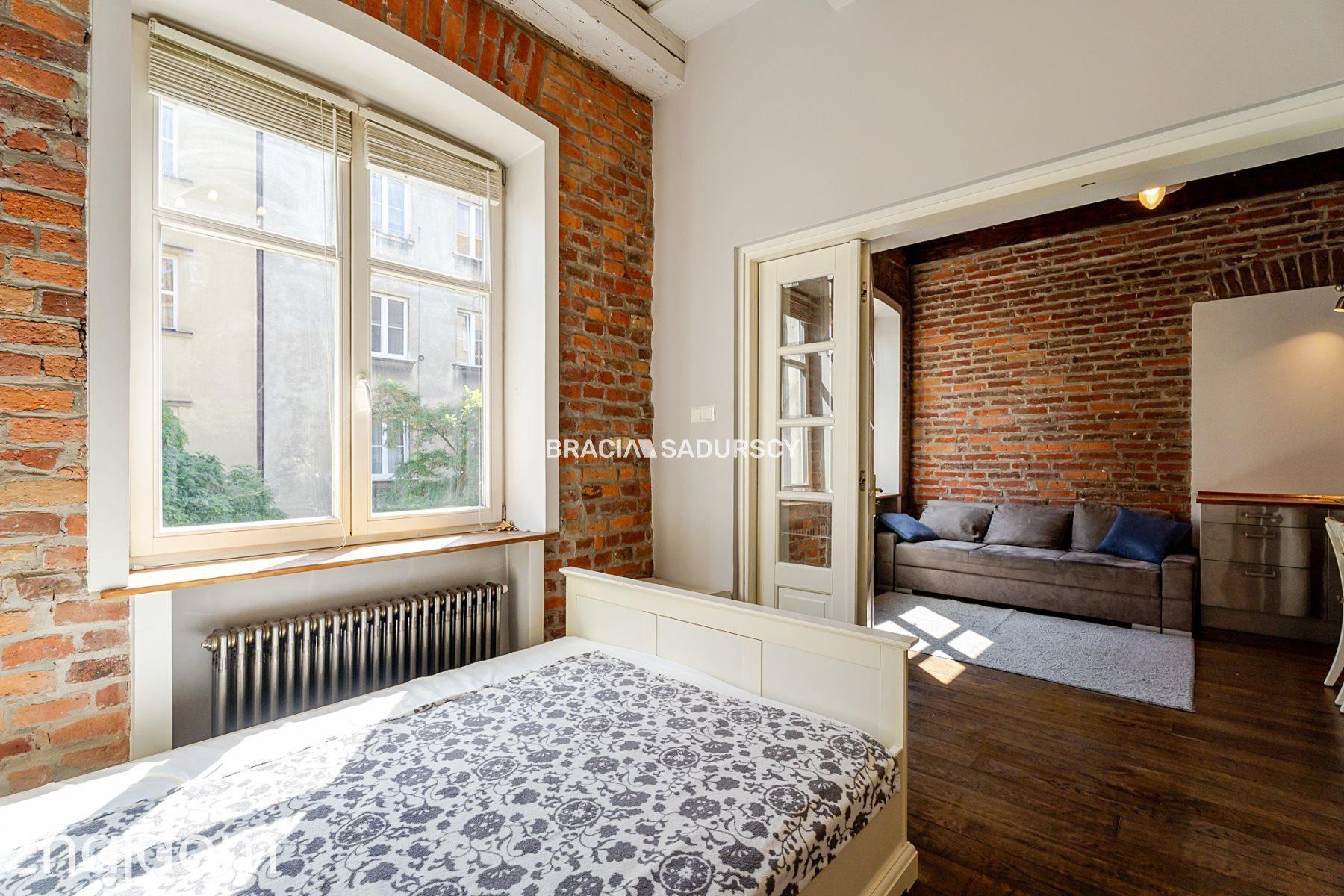 Dwupokojowy apartament z historycznym charakterem - zdjęcie 11
