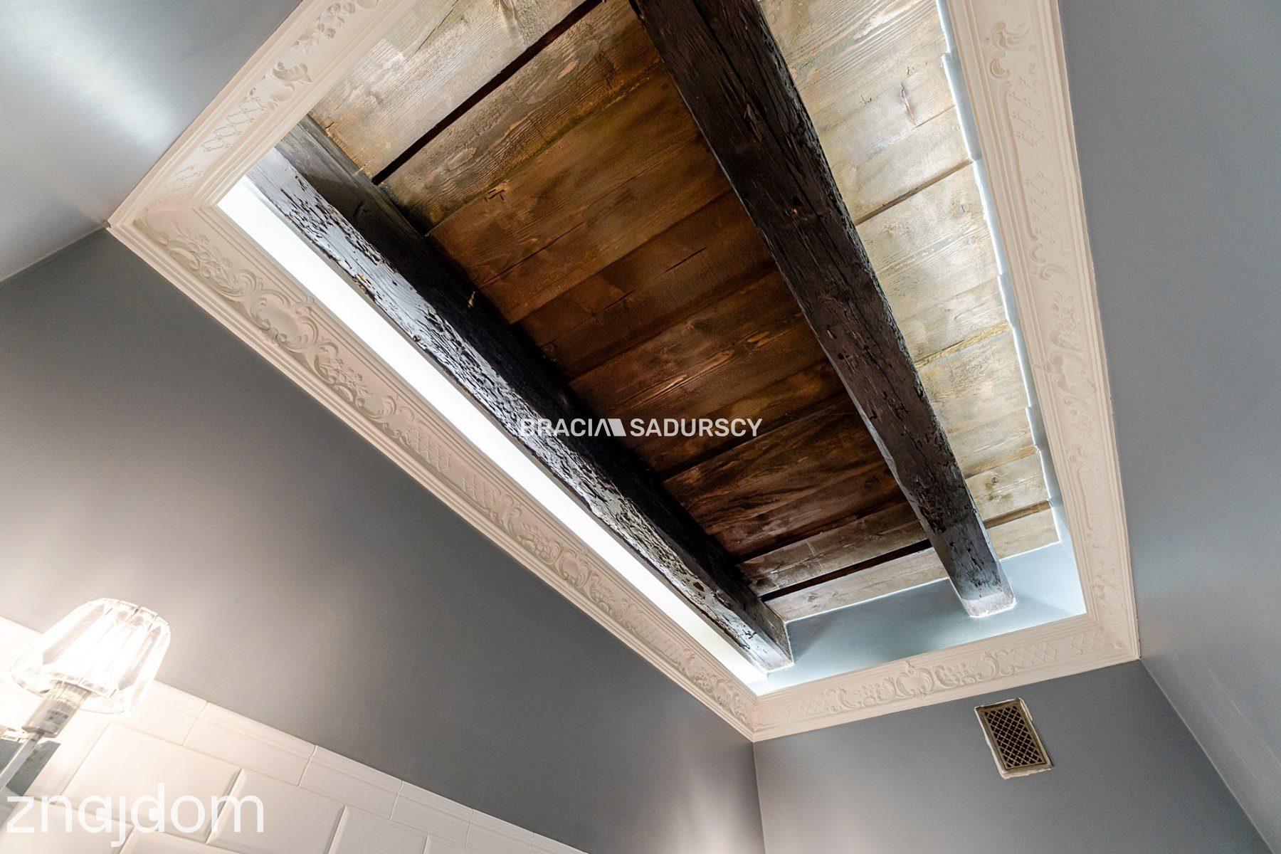 Dwupokojowy apartament z historycznym charakterem - zdjęcie 18