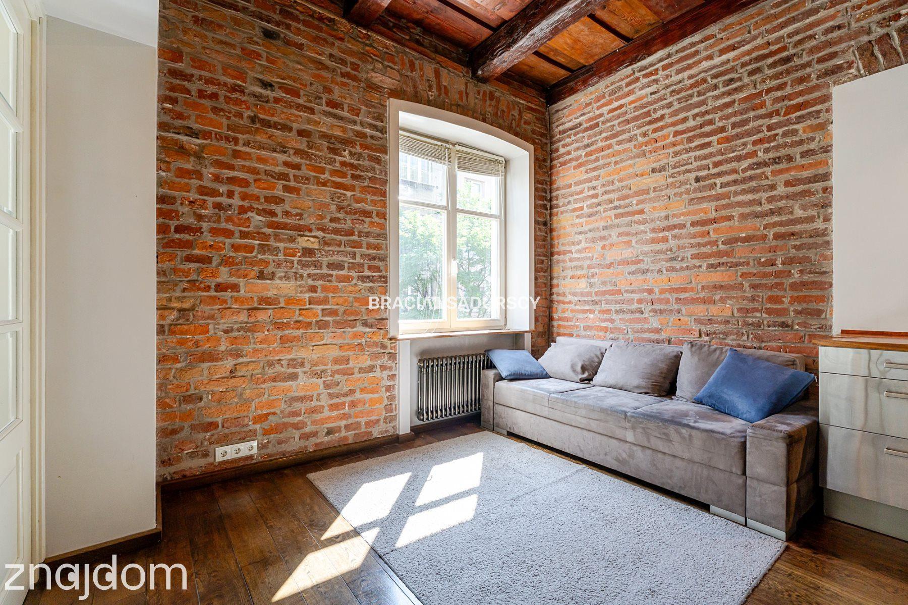 Dwupokojowy apartament z historycznym charakterem - zdjęcie 2
