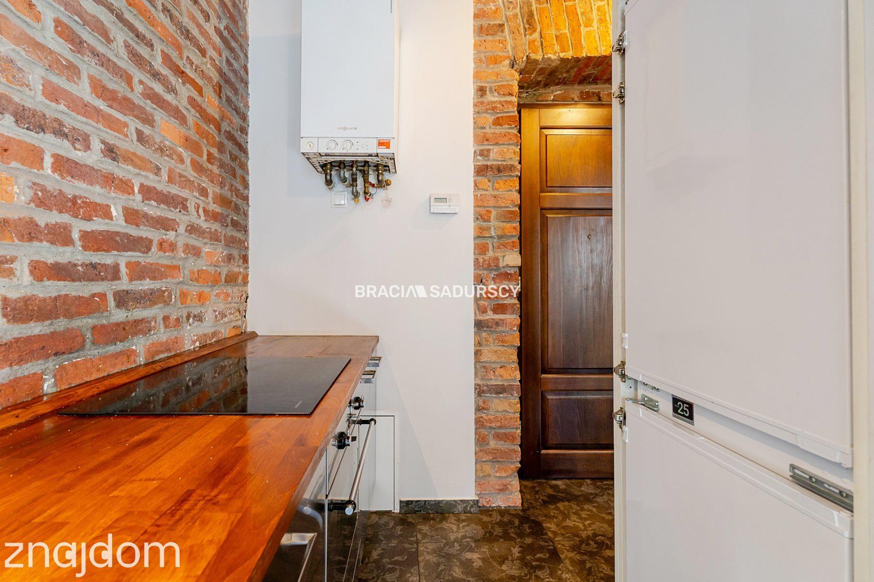 Dwupokojowy apartament z historycznym charakterem - zdjęcie 6