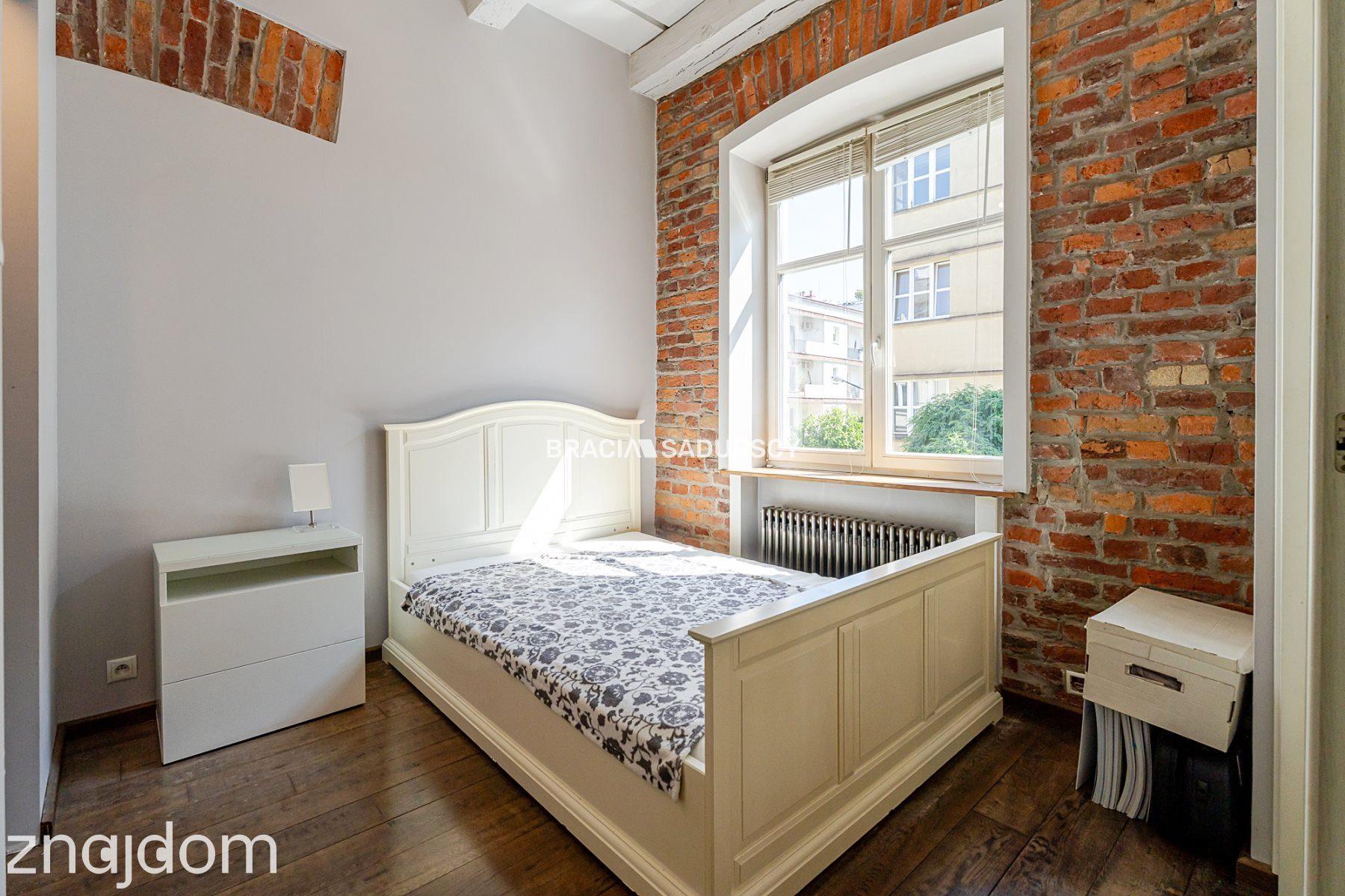 Dwupokojowy apartament z historycznym charakterem - zdjęcie 9