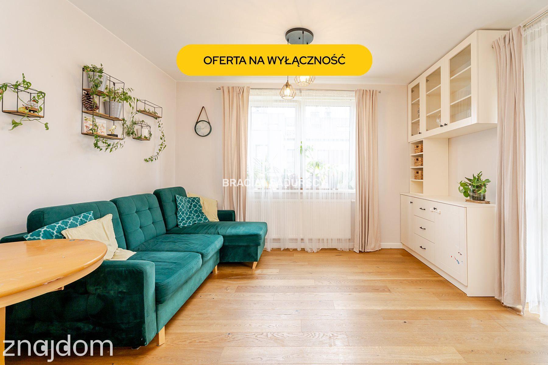 Sosnowiecka | 2 pok. | zielony widok z balkonu