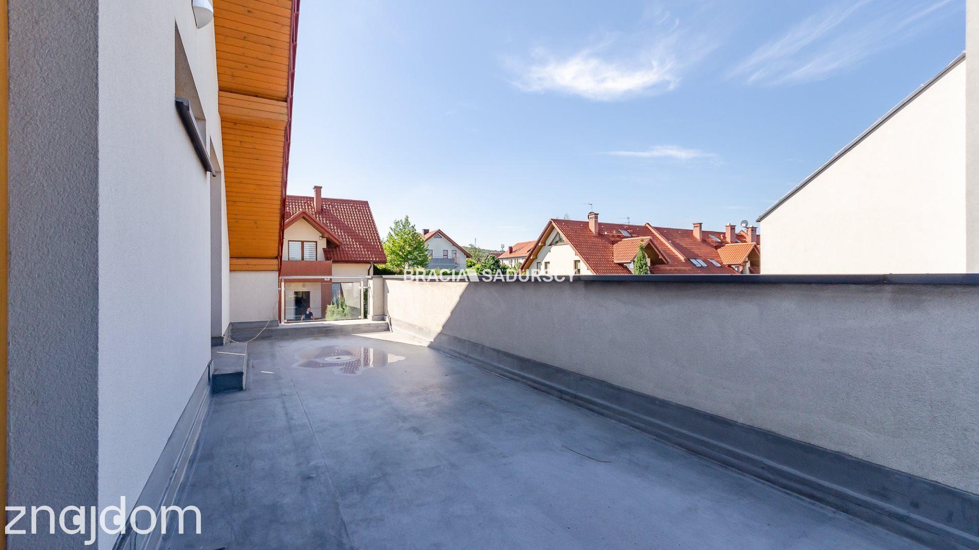 KOMFORTOWY DOM OTOCZONY ZIELENIĄ - zdjęcie 19