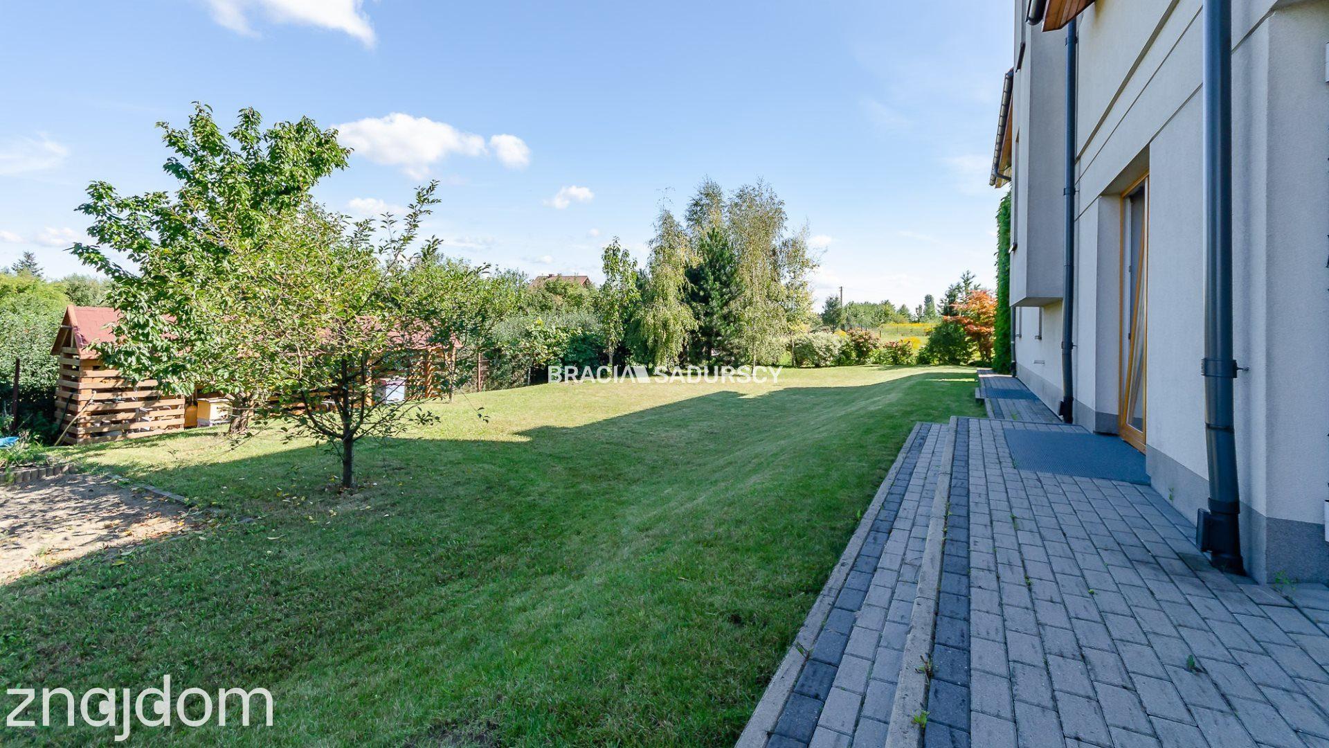 KOMFORTOWY DOM OTOCZONY ZIELENIĄ - zdjęcie 22