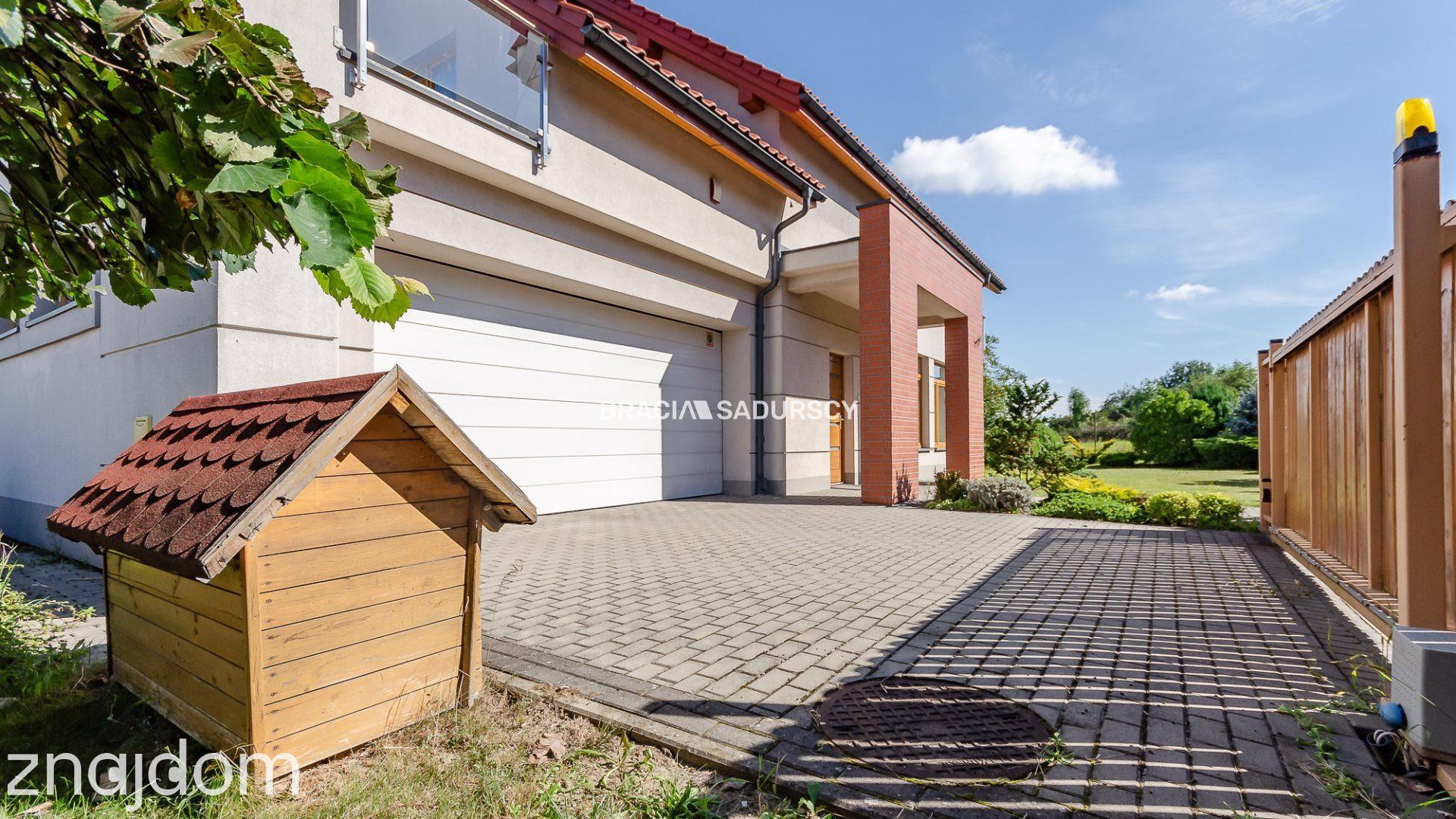 KOMFORTOWY DOM OTOCZONY ZIELENIĄ - zdjęcie 31