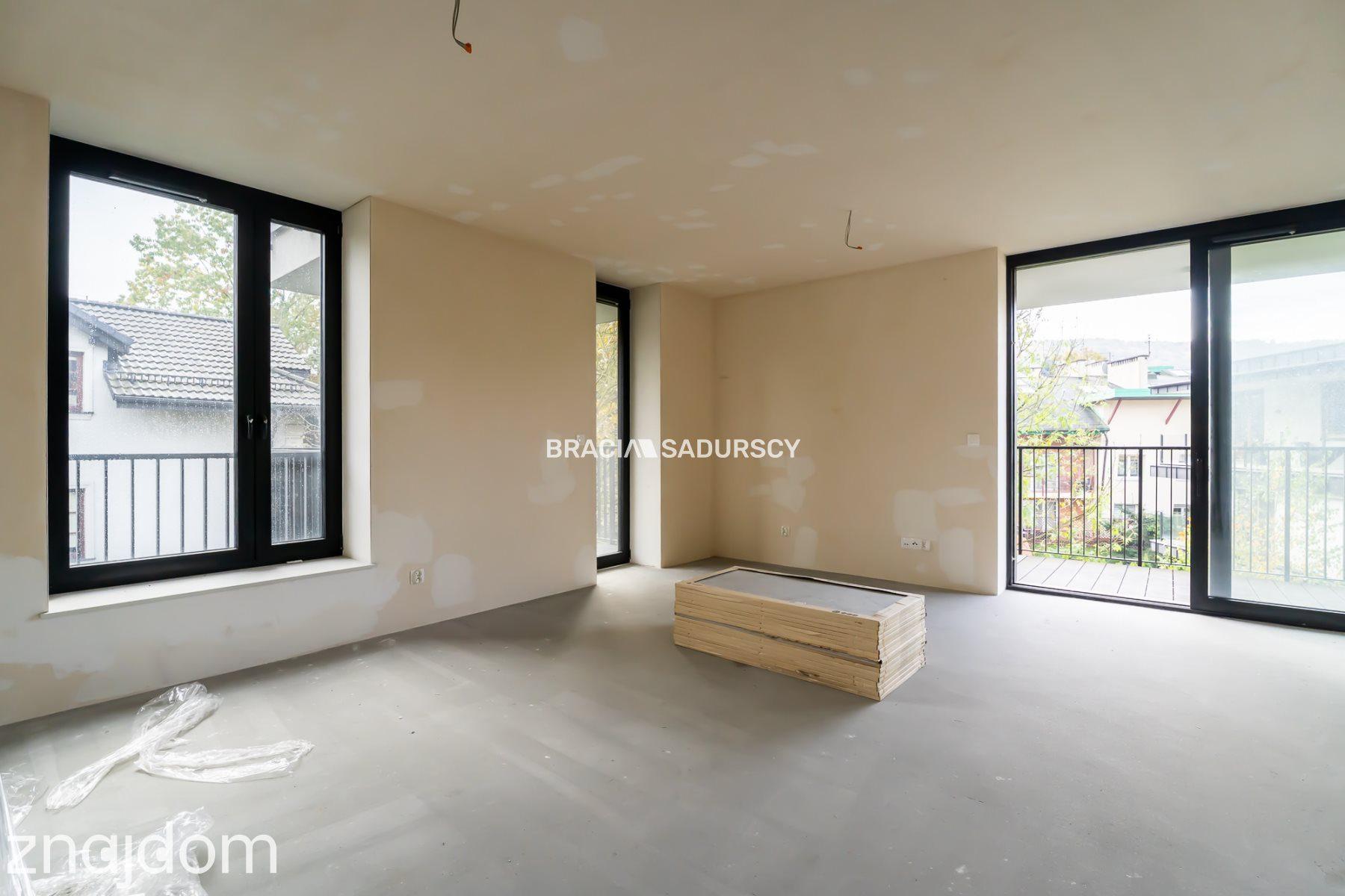Nowoczesny jasny apartament w otoczeniu zieleni - zdjęcie 13