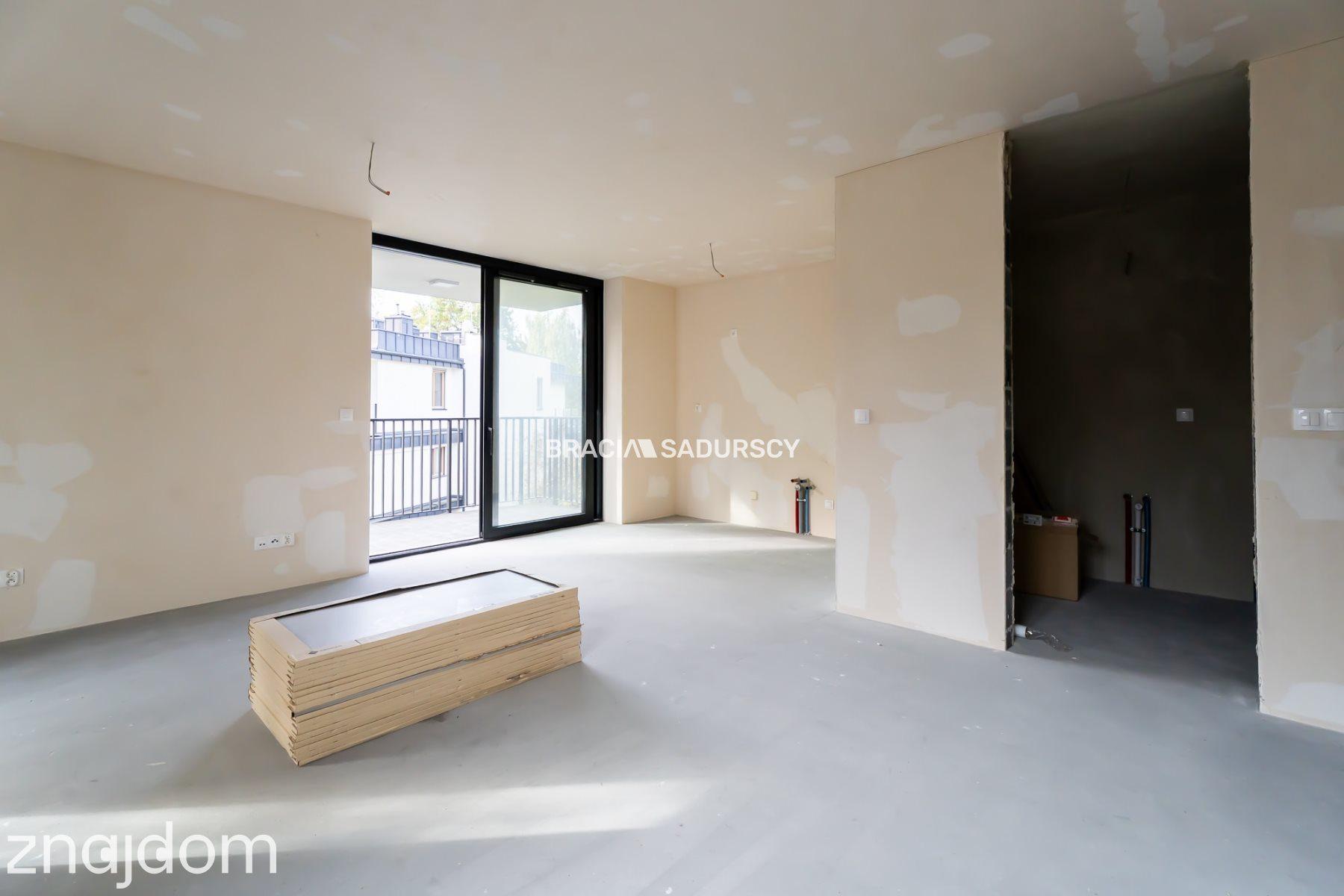 Nowoczesny jasny apartament w otoczeniu zieleni - zdjęcie 15