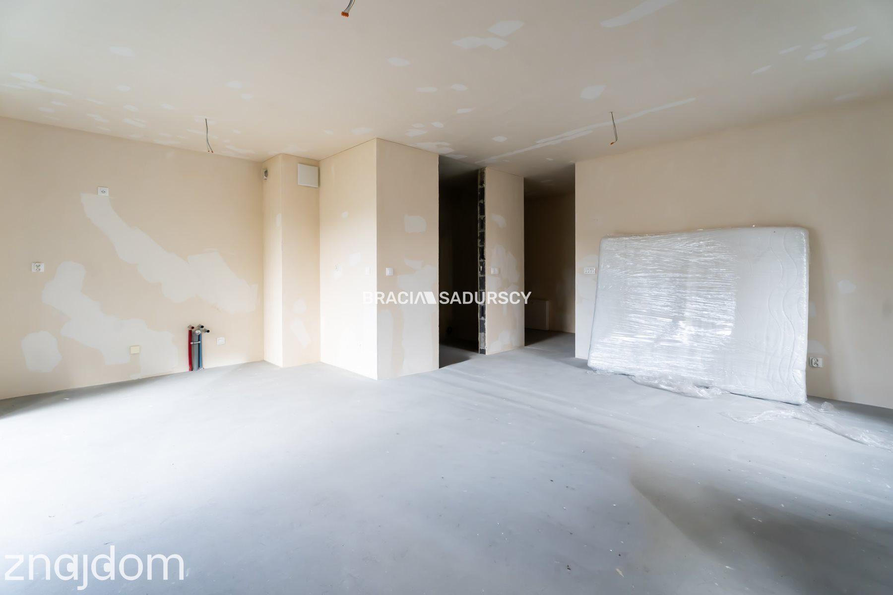 Nowoczesny jasny apartament w otoczeniu zieleni - zdjęcie 4