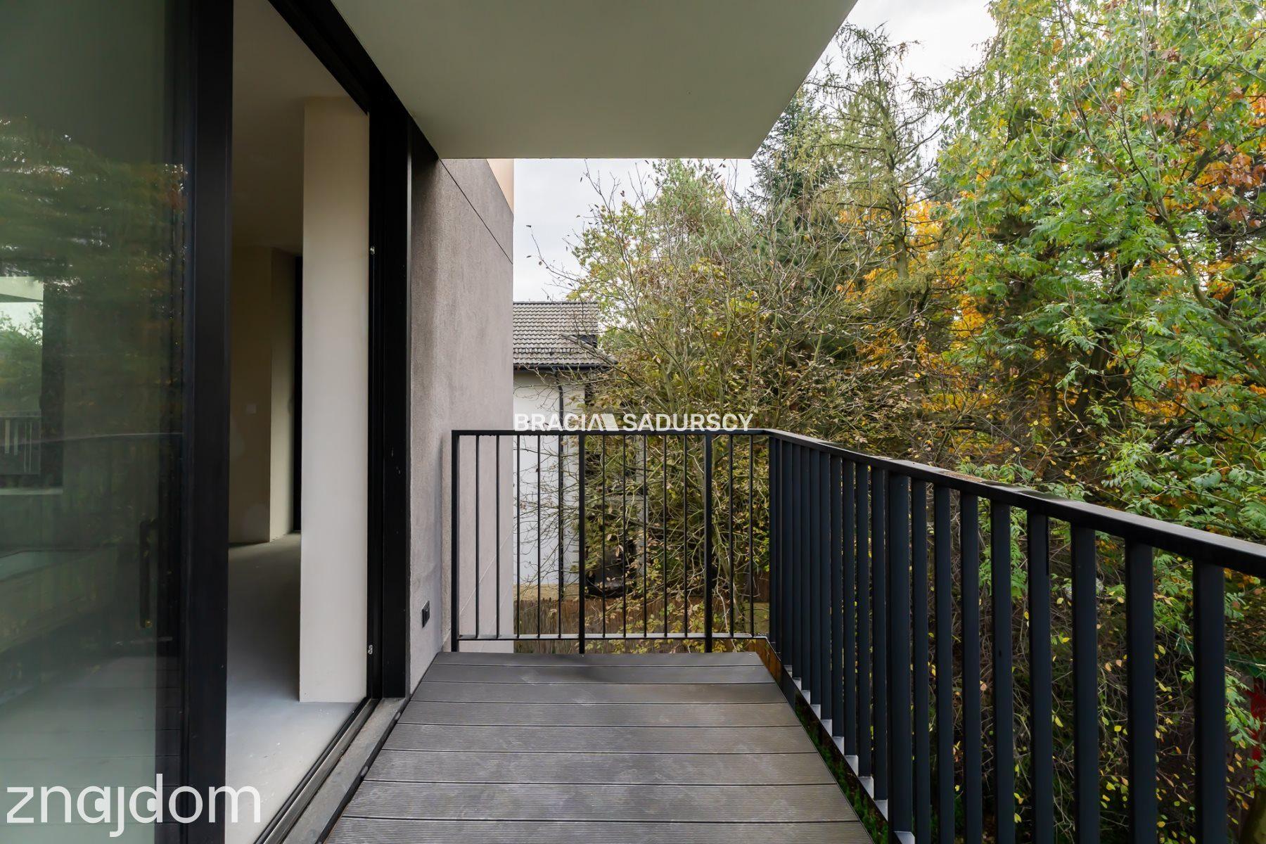 Nowoczesny jasny apartament w otoczeniu zieleni - zdjęcie 7