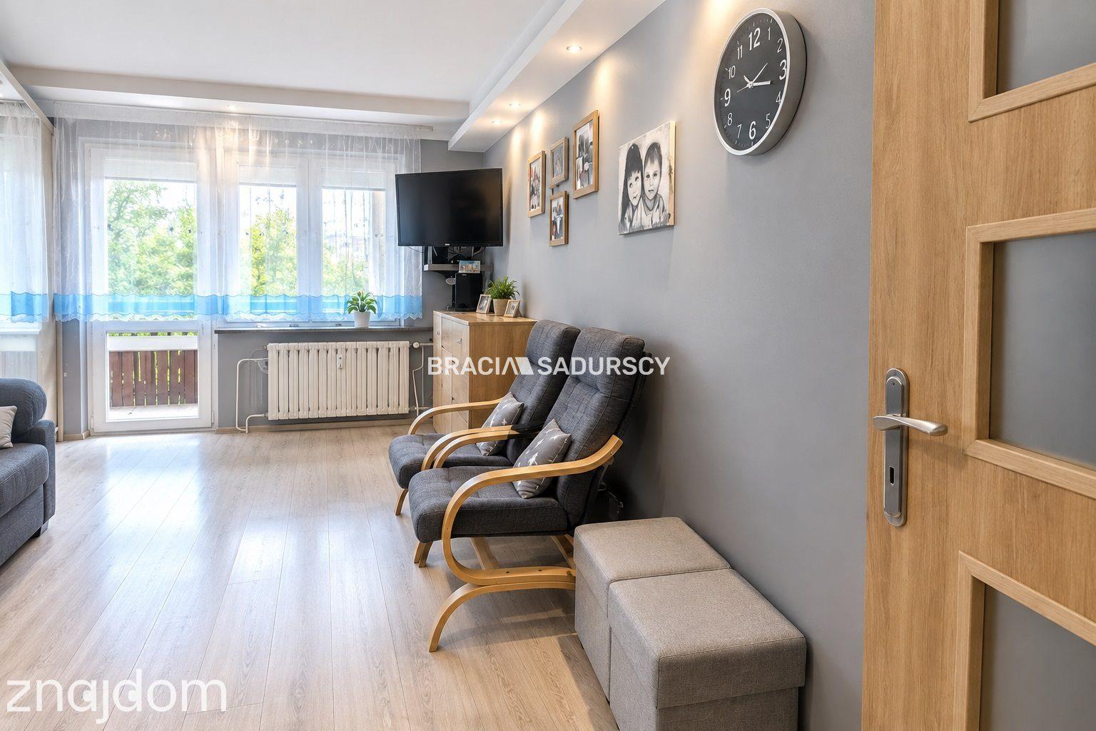 Podwawelskie, 3 pokoje, loggia - zdjęcie 14