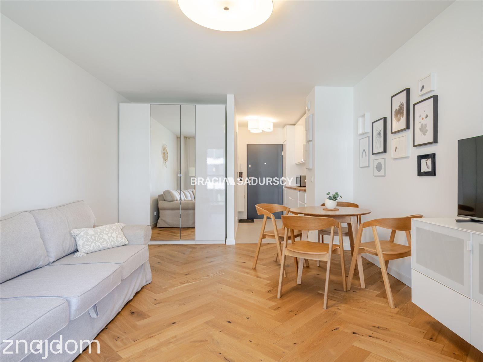 Kawalerka I piętro winda balkon garaż - zdjęcie 11