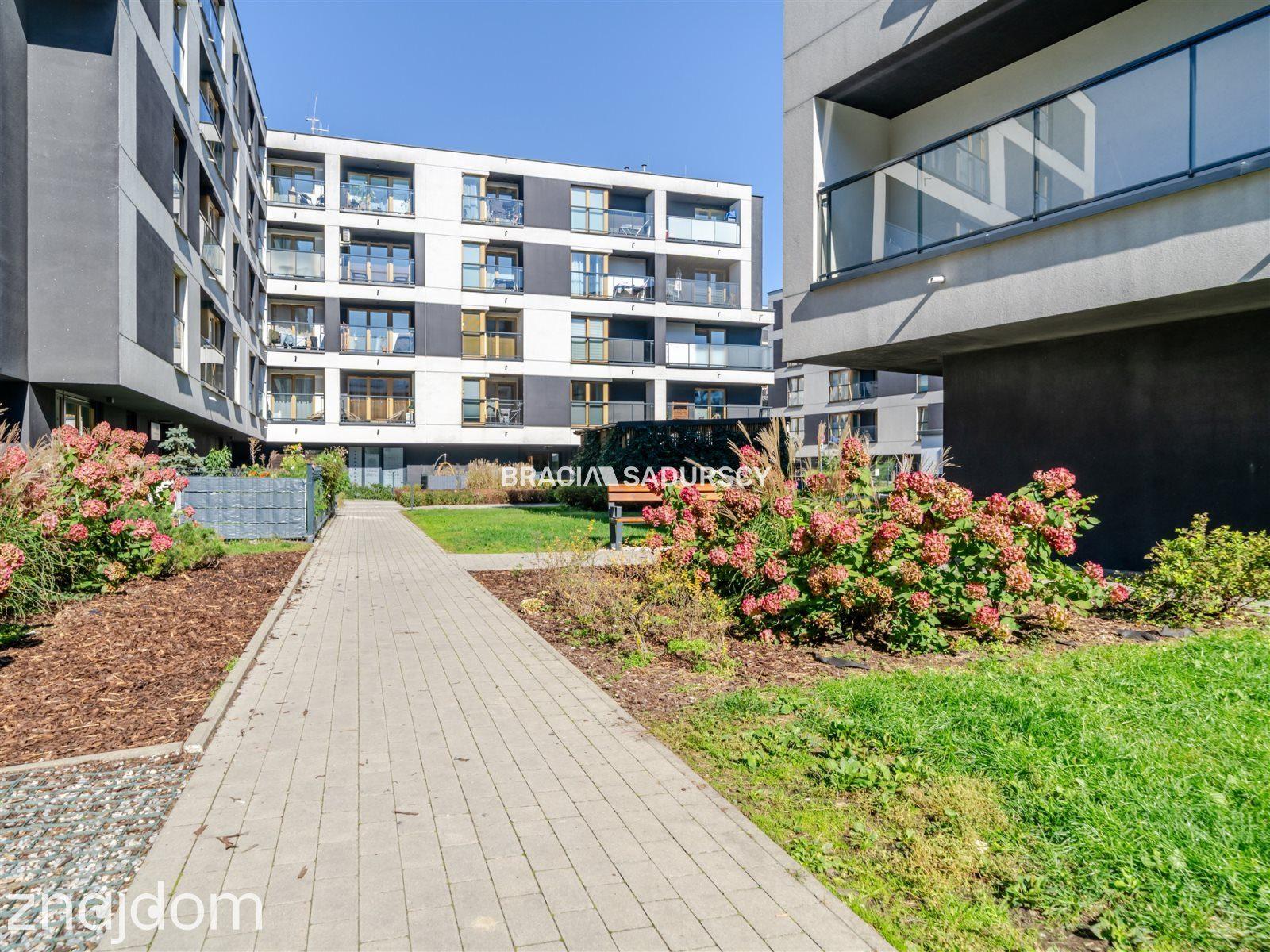 Kawalerka I piętro winda balkon garaż - zdjęcie 28