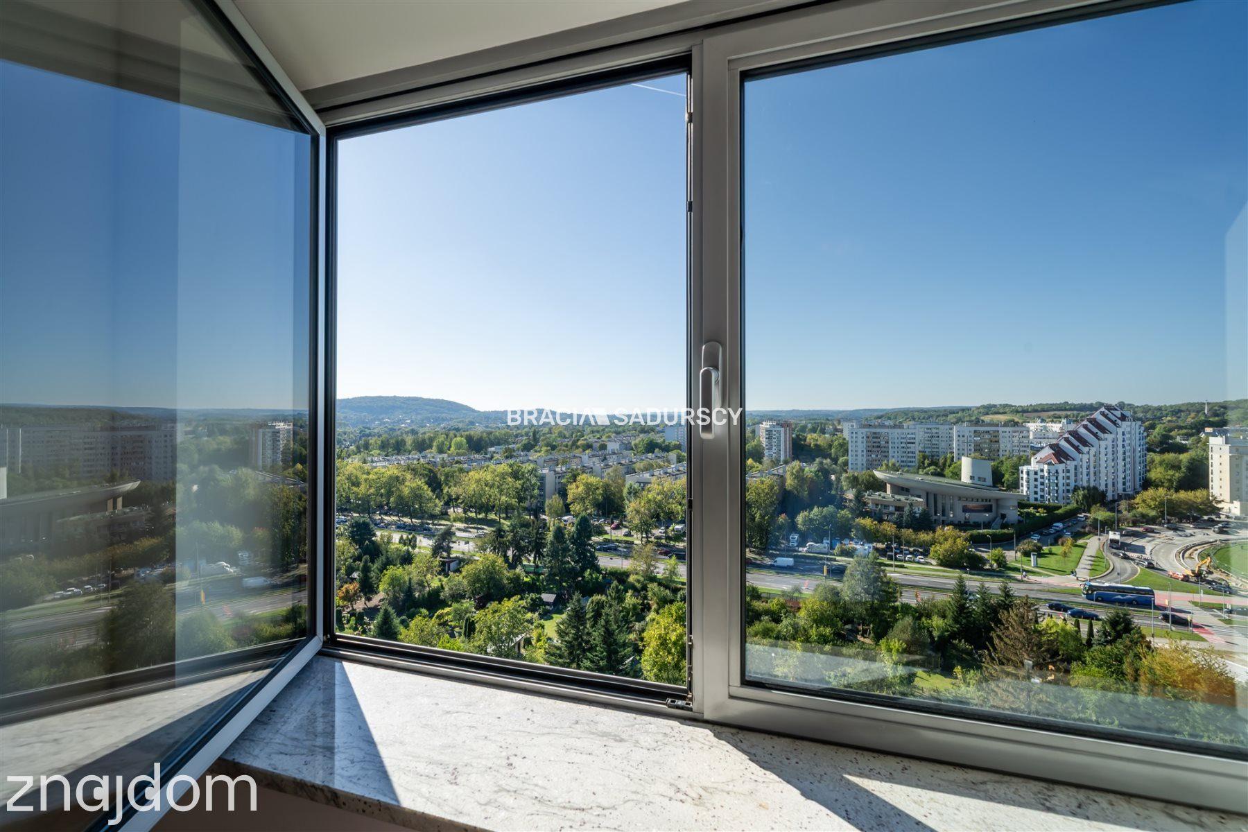Bronowice Salwator Tower 13 piętro widok balkon - zdjęcie 9