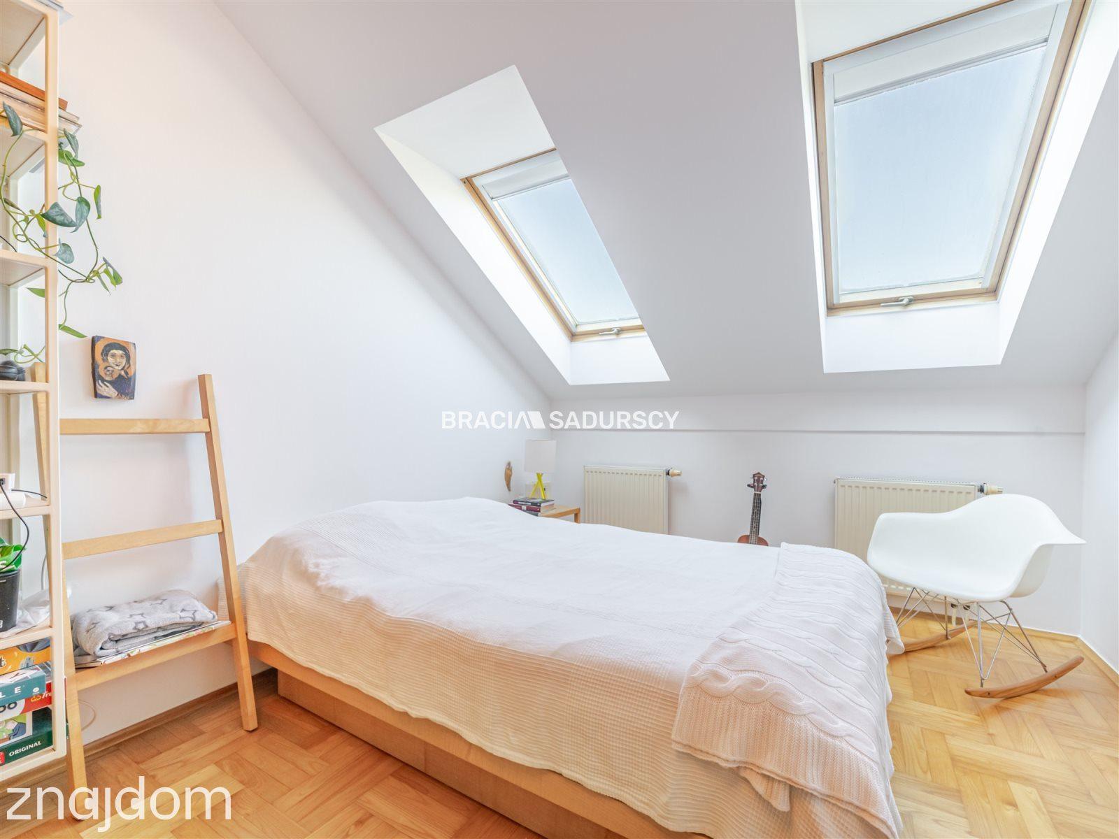 Dwupoziomowe z balkonem, komórka, garaż - zdjęcie 24