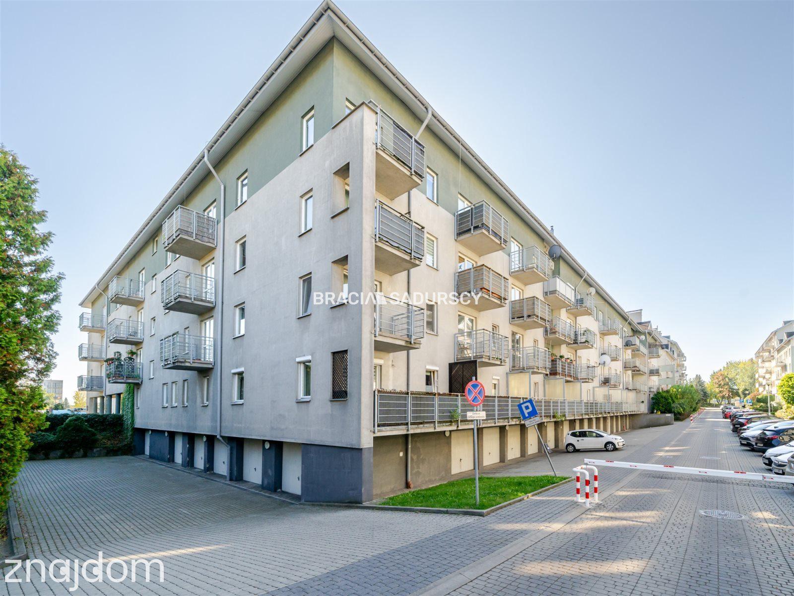 Dwupoziomowe z balkonem, komórka, garaż - zdjęcie 42