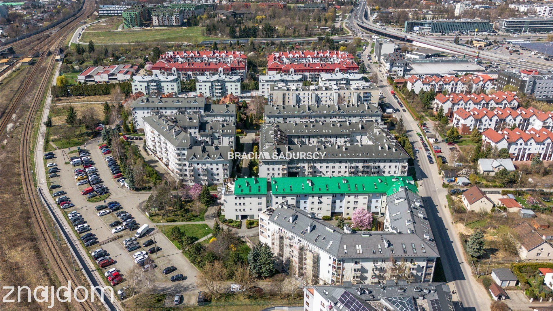Dwupoziomowe z balkonem, komórka, garaż - zdjęcie 47