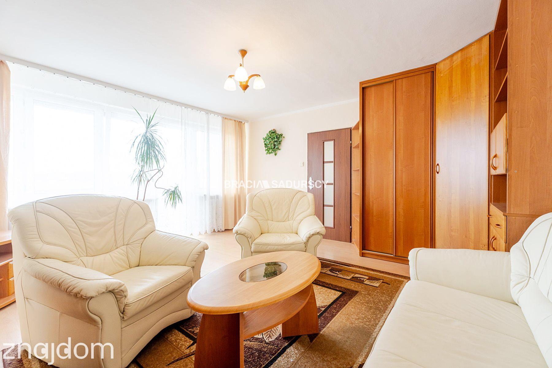 3 pok/ osobna kuchnia/ balkon- ul. Stojałowskiego.