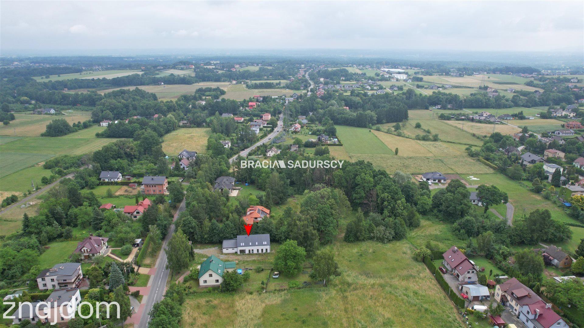 Dom jednorodzinny z basenem - zdjęcie 23