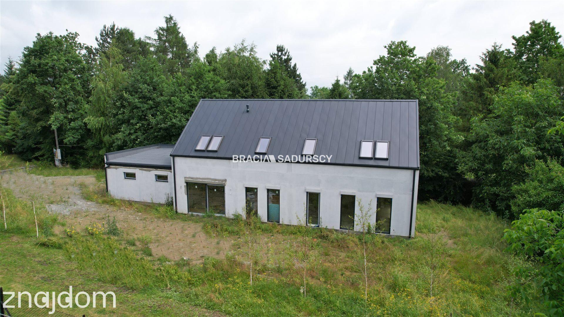 Dom jednorodzinny z basenem - zdjęcie 26
