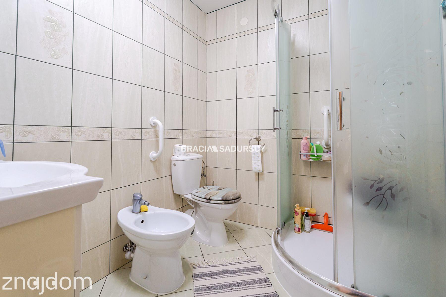 Dom w Centrum Kocmyrzowa, dwa wejścia, garaż - zdjęcie 13