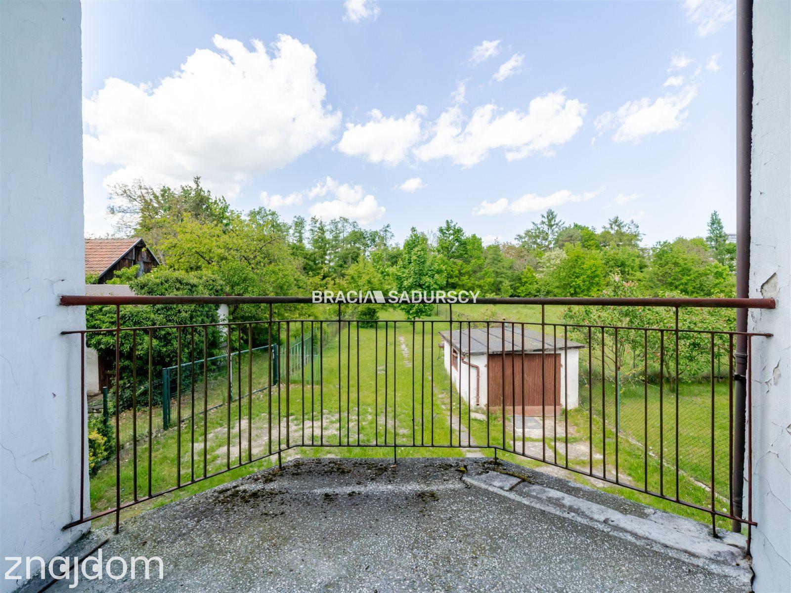 Dwa poziomy w domu typu bliźniak z garażem. - zdjęcie 32