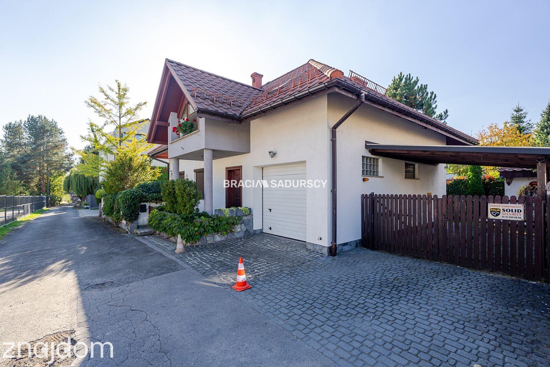 Bronowice|dom z 2001r|garaż i wiata|ładny ogród - zdjęcie 31