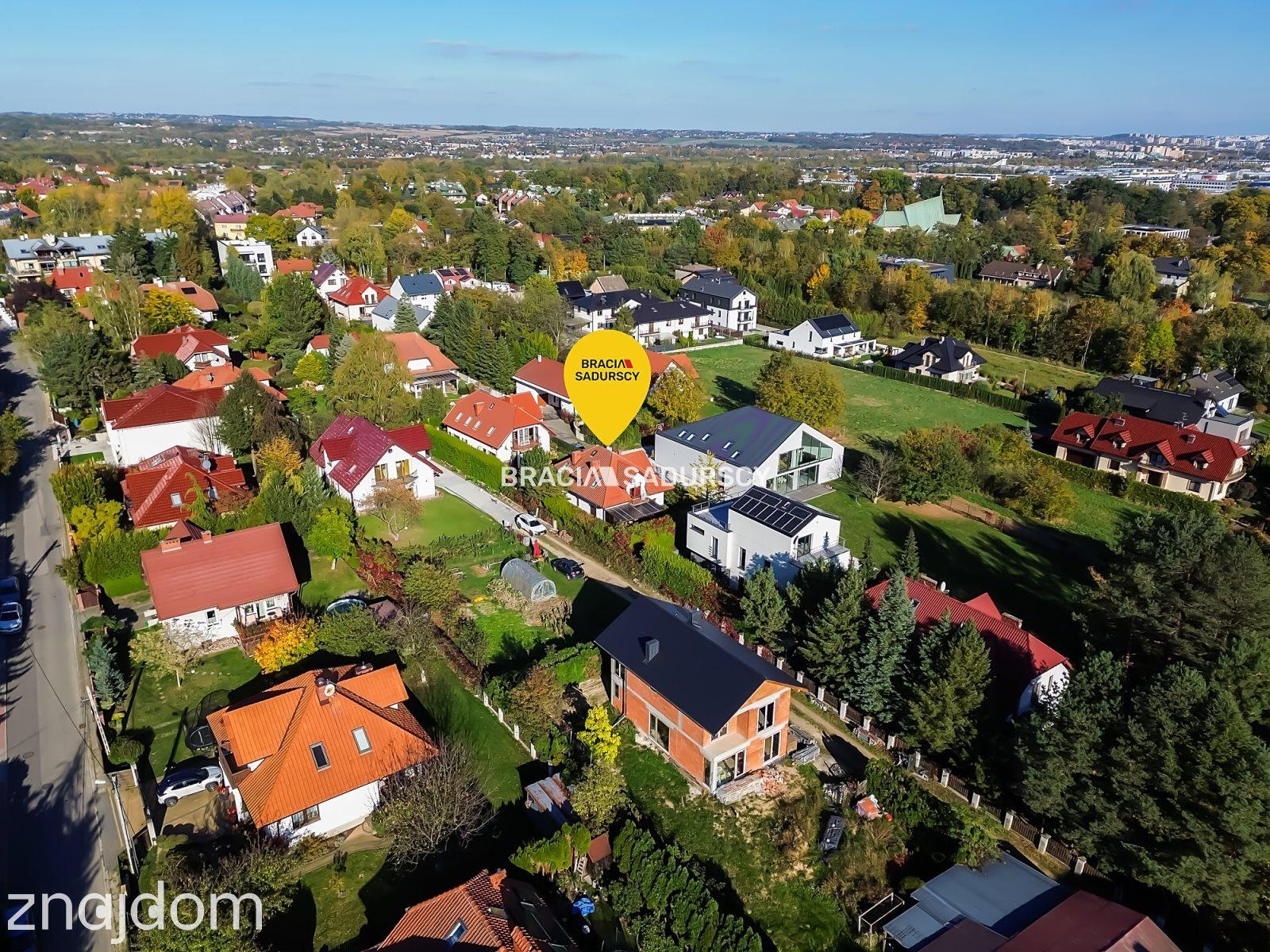 Bronowice|dom z 2001r|garaż i wiata|ładny ogród - zdjęcie 35