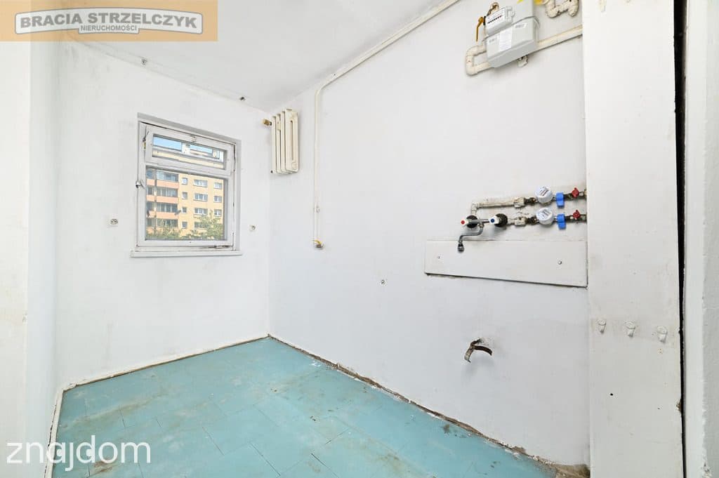 Okazja! Dwa pokoje, balkon, metro! - zdjęcie 4
