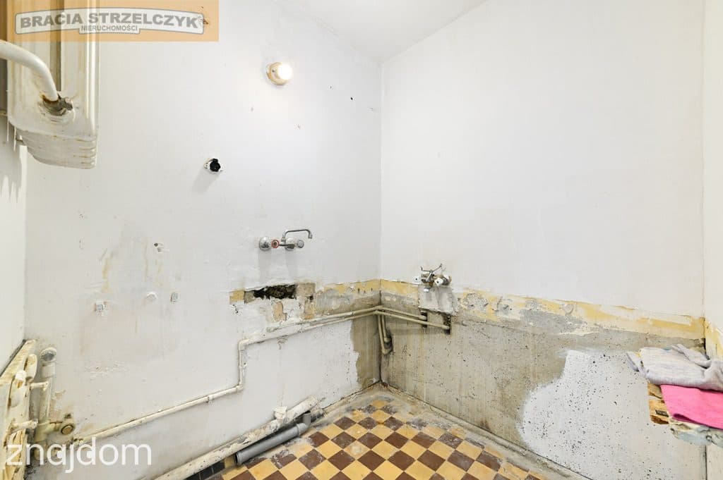 Okazja! Dwa pokoje, balkon, metro! - zdjęcie 5