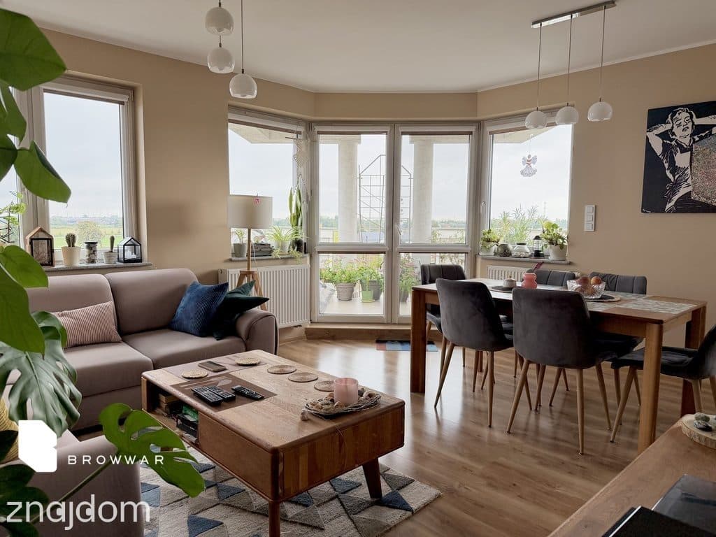 Mieszkanie 63,4m2 z komórką lokatorską i duży balkon zadbane Osiedlu