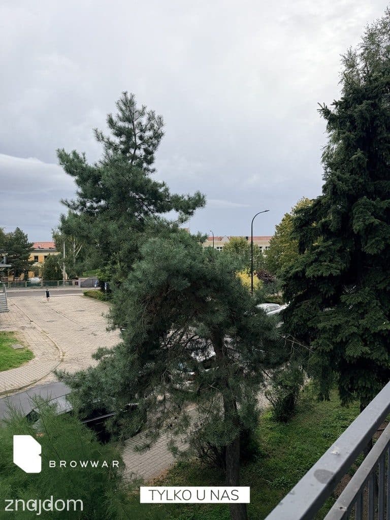 Wygodny układ, balkon i widok na zieleń - zdjęcie 4