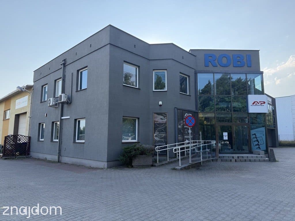 Magazyn z zapleczem biurowo-handlowym