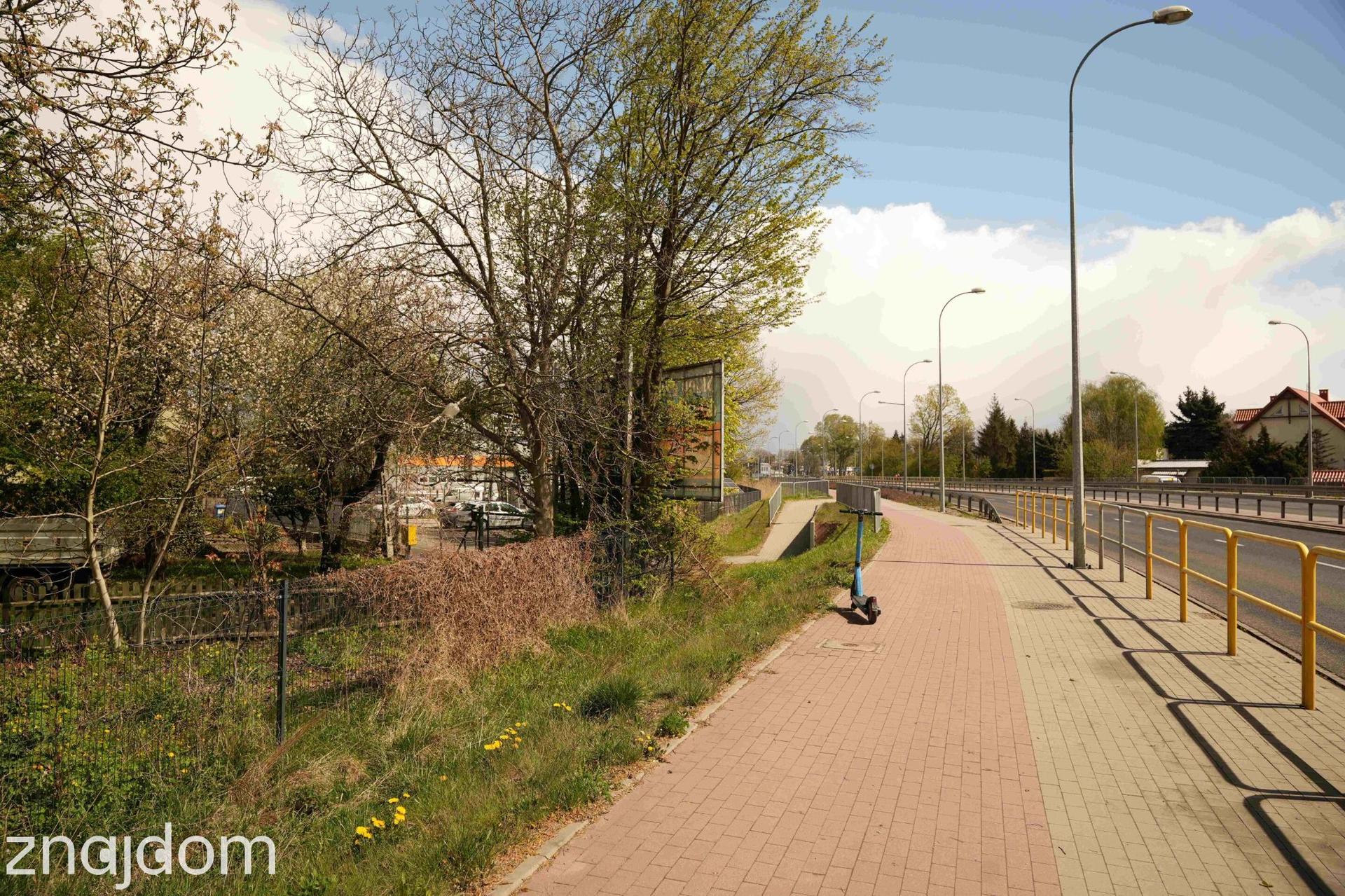 Działka inwestycyjna w Pruszkowie o pow. 779m2 z WZ zabudowa handlowo-usługowa