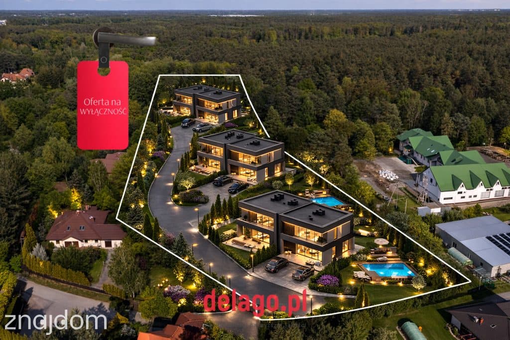 Duża działa budowlana przy lesie – Łazy