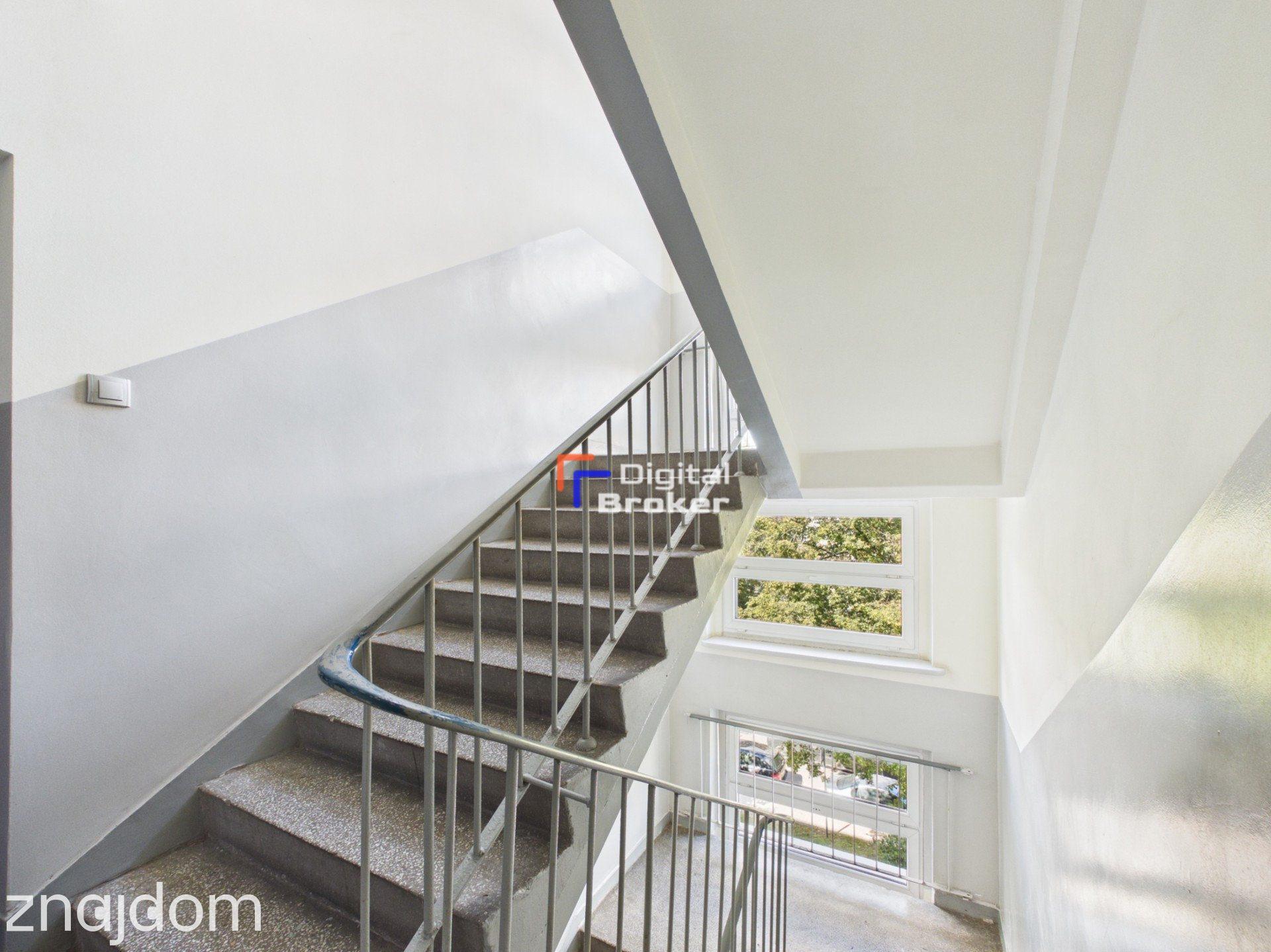 2 Pokoje / 41,85 m2 / Balkon / Do remontu / Świetna Lokalizacja - zdjęcie 2