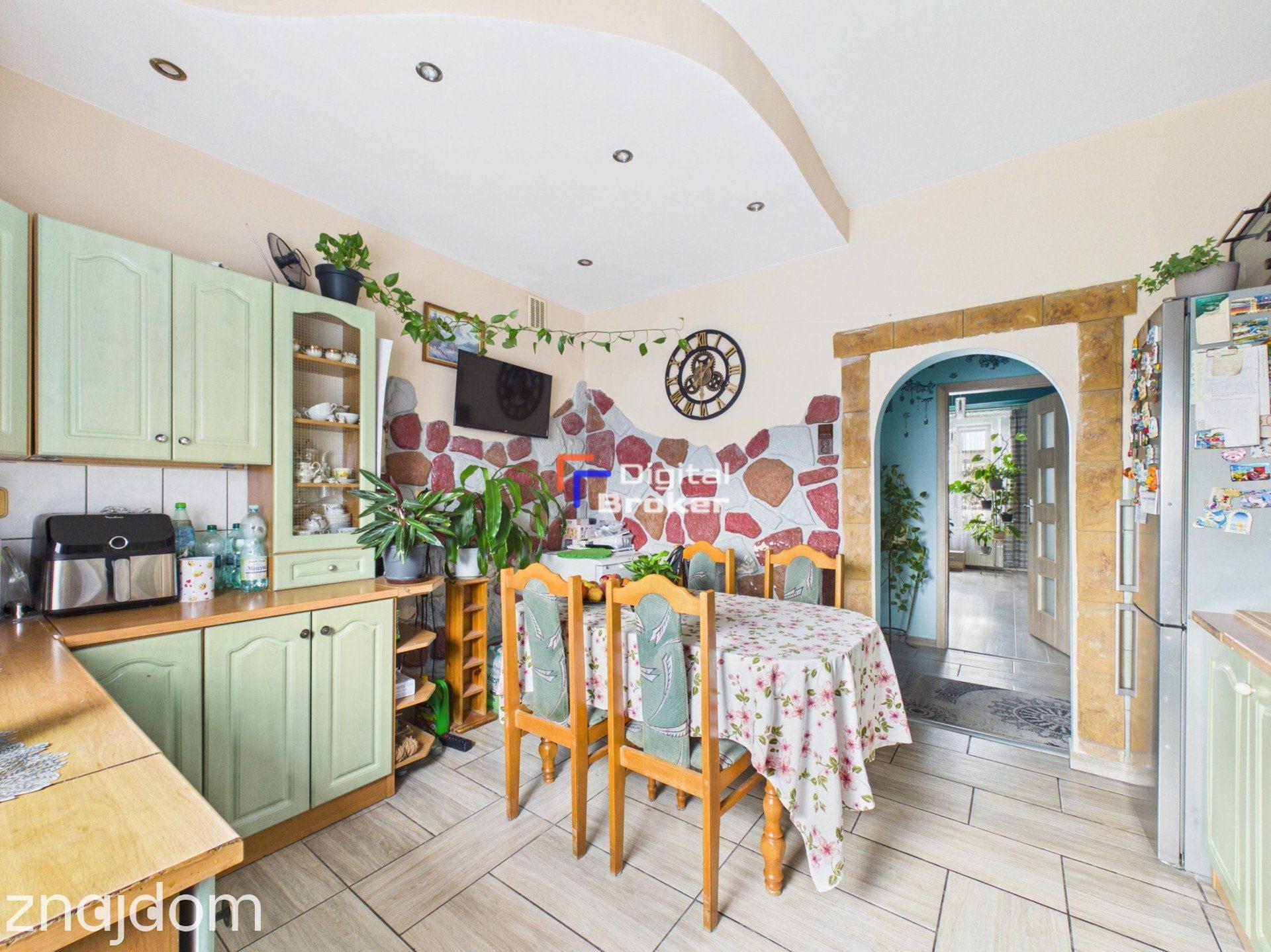 70 m2 / blisko STAWIKÓW! / 2 pokoje, duża kuchnia / po remoncie - zdjęcie 9