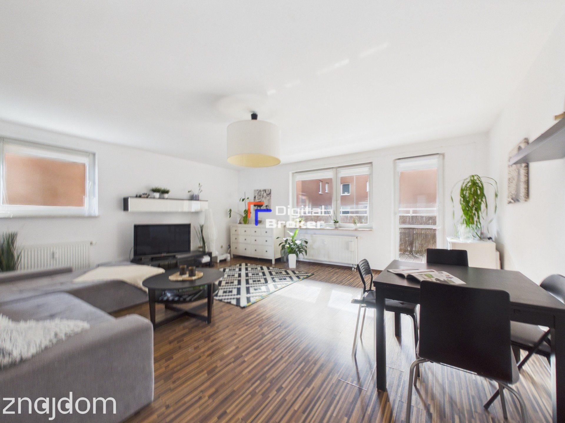 Apartament z dużym balkonem / zamykane osiedle / całodobowa ochrona - zdjęcie 2