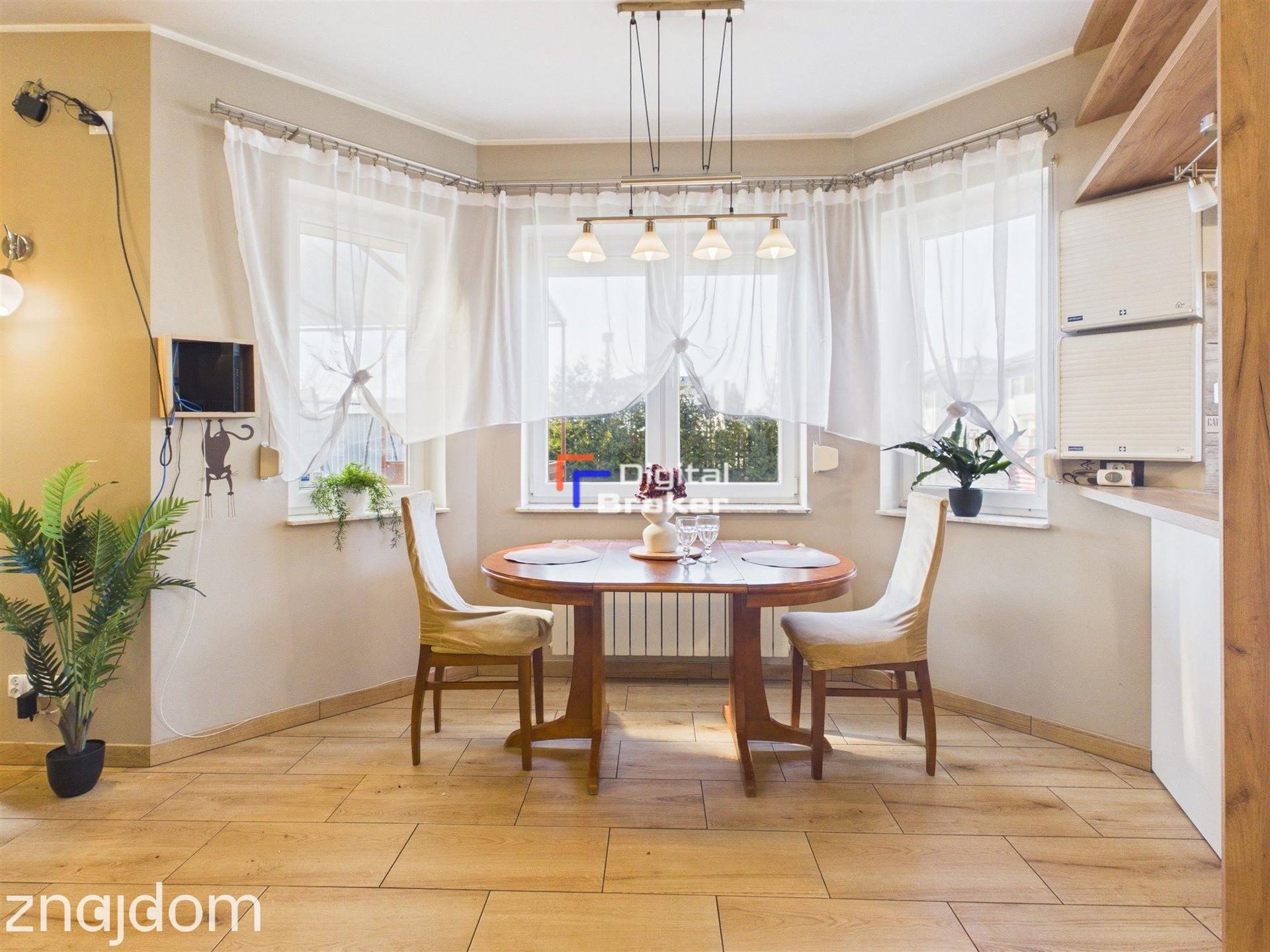 Rodzinny Dom 156 m2 plus 66m2 p. użytkowej/ogród 550 m2 - zdjęcie 10