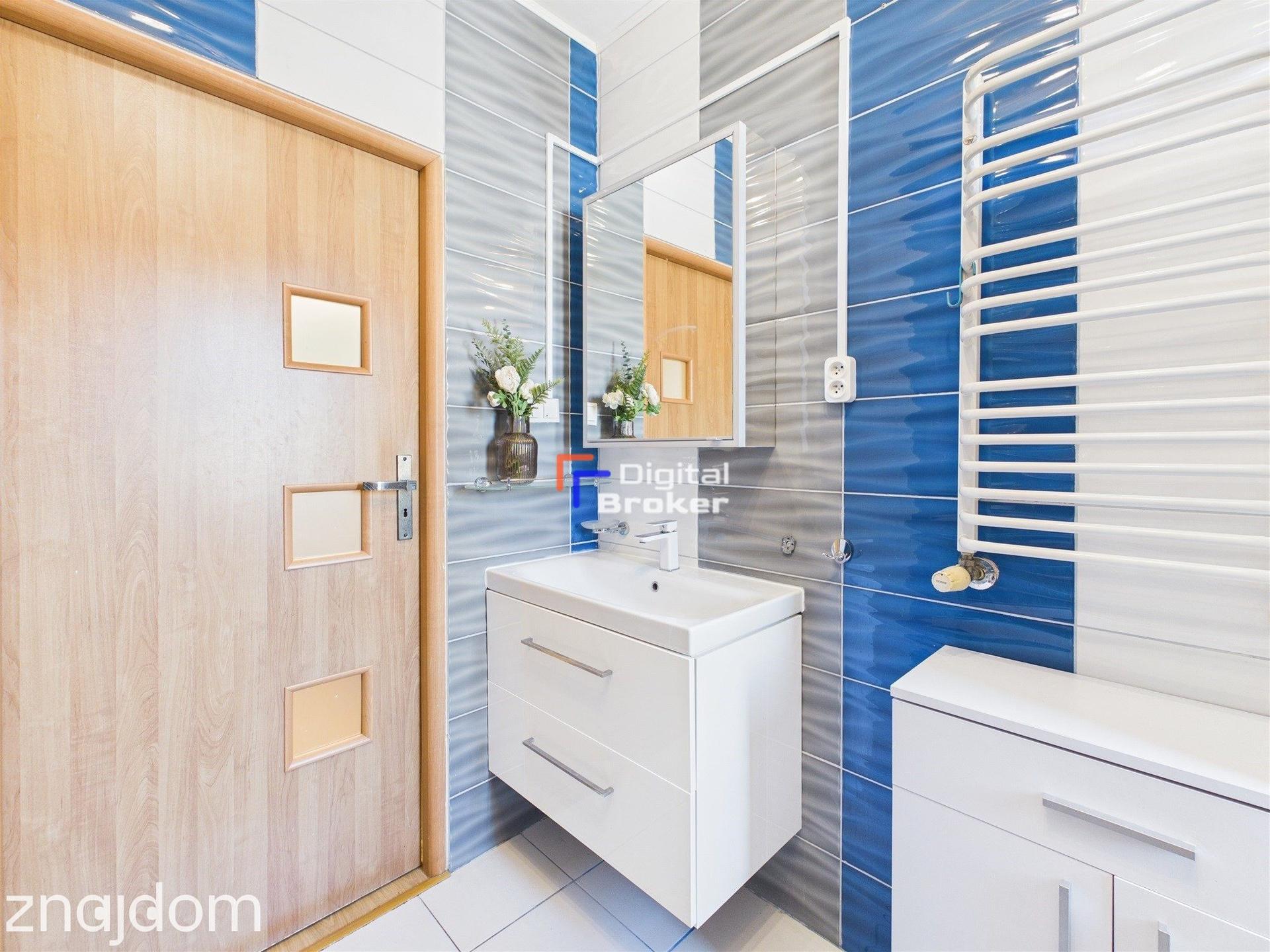 Rodzinny Dom 156 m2 plus 66m2 p. użytkowej/ogród 550 m2 - zdjęcie 15